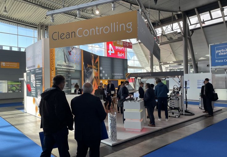 Viele interessierte Besucher auf dem Stand von CleanControlling