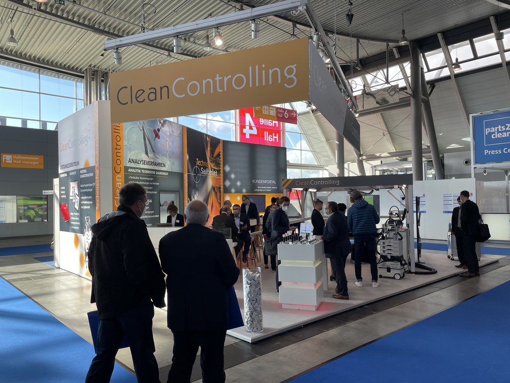 Viele interessierte Besucher auf dem Stand von CleanControlling